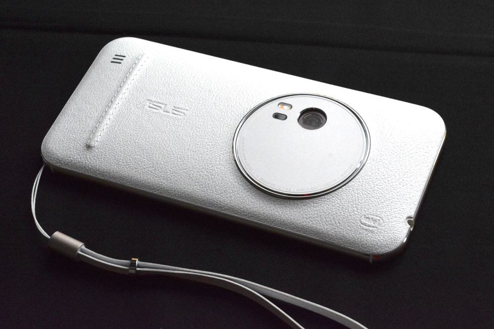 ASUS世界最薄ZenFone Zoom開賣 售價13,990/15,990!