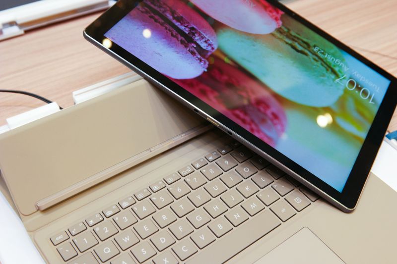筆電一機二用正夯，ASUS 推出二款 Transformer 變形筆電