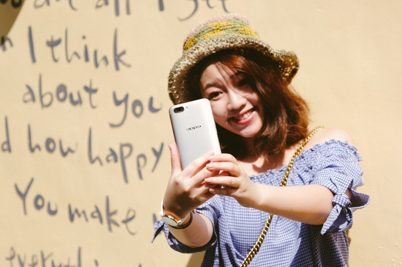 OPPO R11 智慧型手機開箱，搭載前後 2000 萬像素鏡頭，人像模式讓你美的嫑嫑的