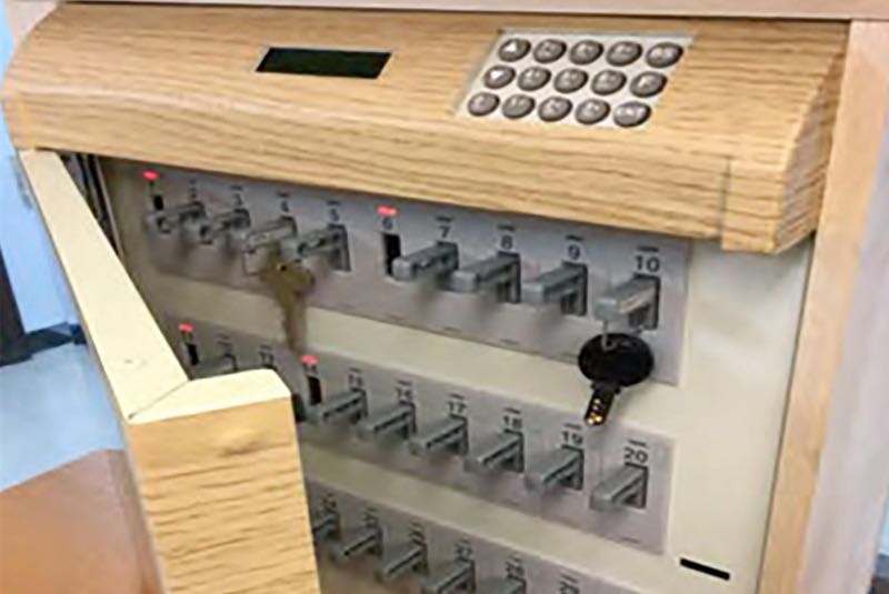 日本全家便利商店與 Airbnb 合作，以後在便利商店就能直接拿鑰匙！