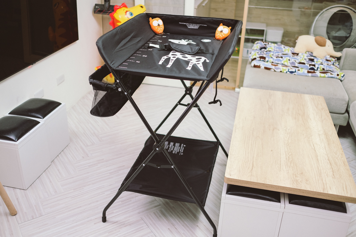 淘寶敗家心得 - 可折疊多功能嬰兒護理台/尿布台，品質比想像中的好很多