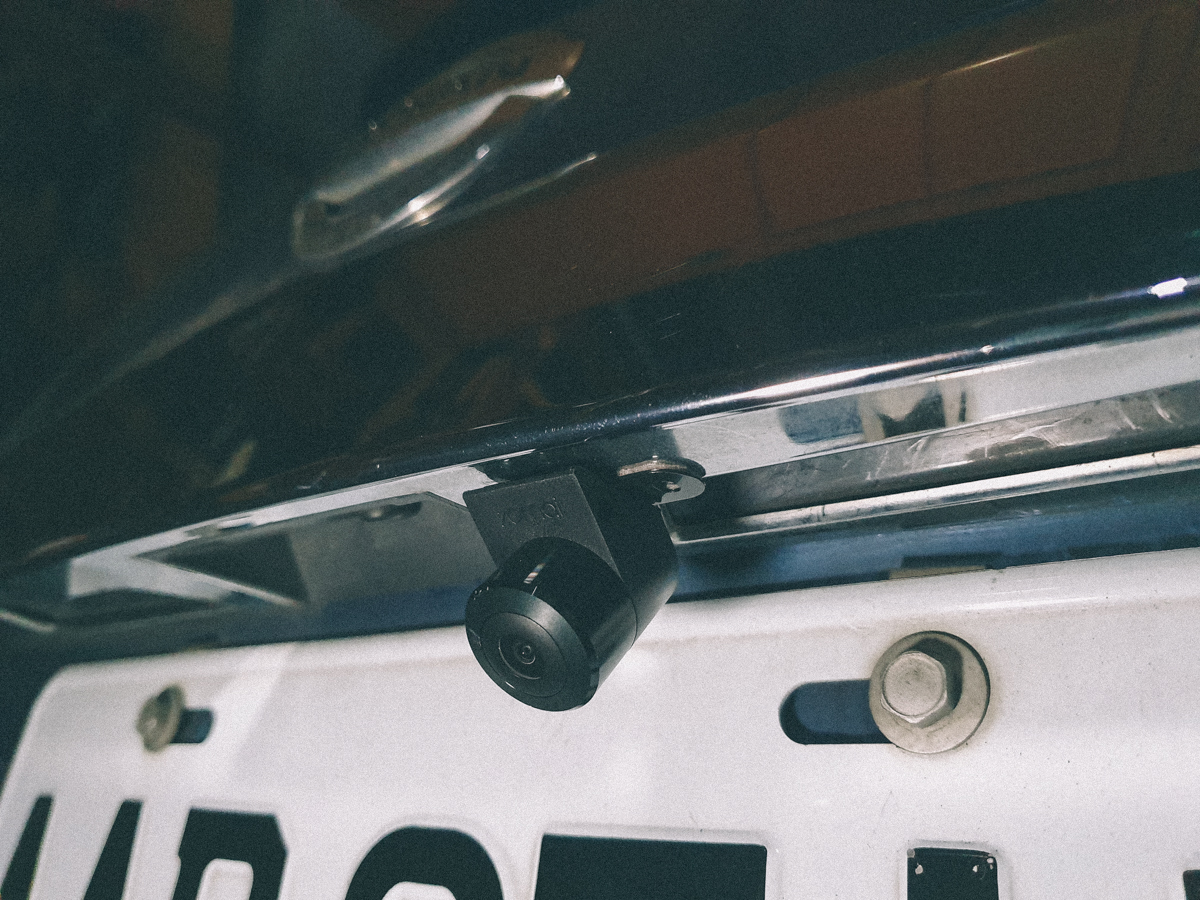 Big Tiida 2013 版自行安裝倒車鏡頭記錄，搭配後照鏡行車記錄器安裝很省事