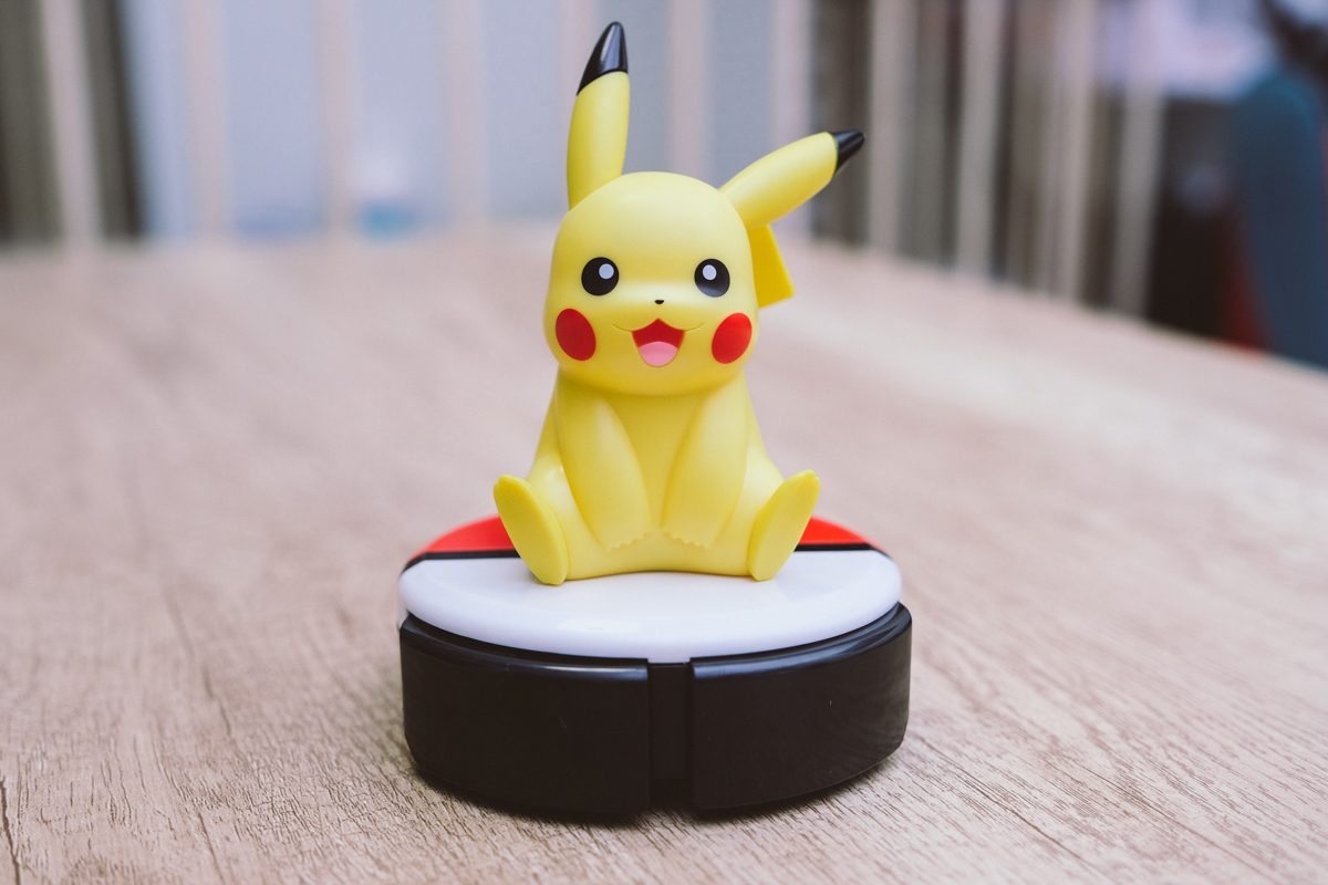 超療癒的皮卡丘桌上型掃地機器人開箱，碰他頭就會皮卡皮卡的叫