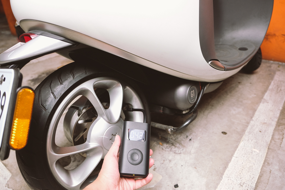 米家電動打氣機開箱，充電式免接電使用超好攜帶，汽車也能打