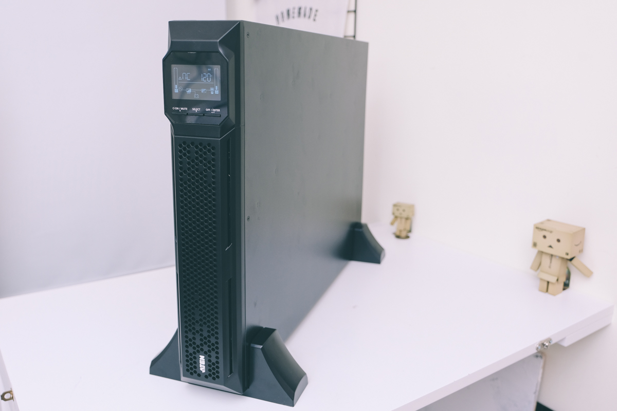 ATEN 專業在線式 UPS 不斷電系統 OL3000LV 開箱，網管們的強力助手！