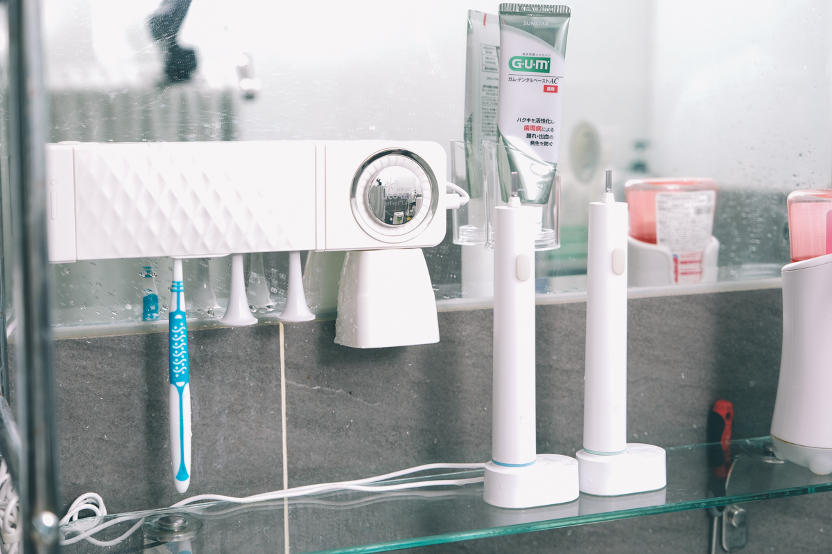 淘寶敗家心得 - UTOREX 牙刷消毒器，附磁吸杯子還可以放刮鬍刀