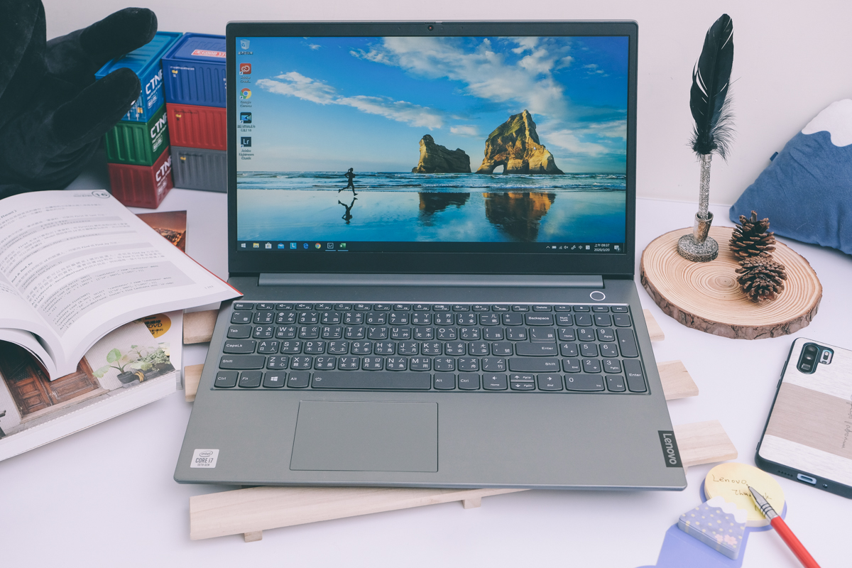為年輕人打造的 Lenovo ThinkBook 15 筆記型電腦，各種貼心設計集於一身