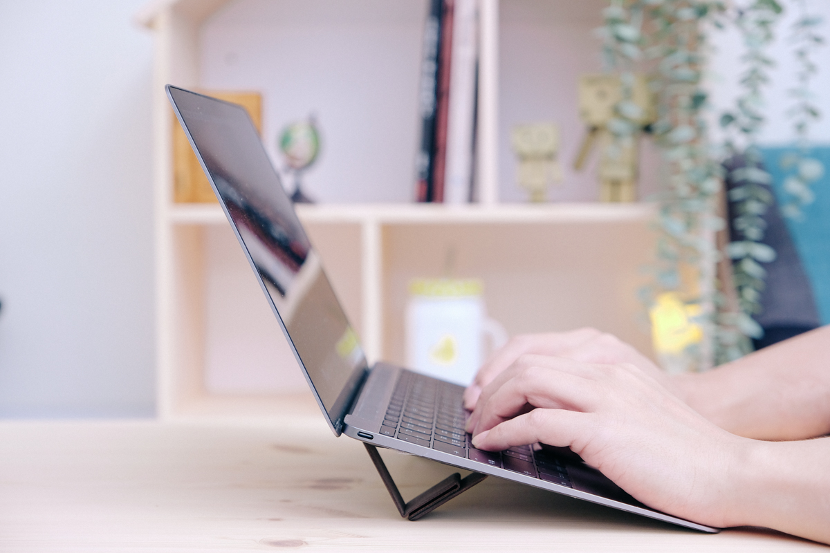 Bestmade 推出 Neo 隱形筆電架，二段高度可調設計，高質感、超輕薄！