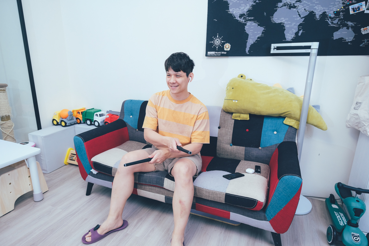 空氣鼓棒開箱，200g 不到的爵士鼓隨身帶著走、吉他也只有 15g 重？！