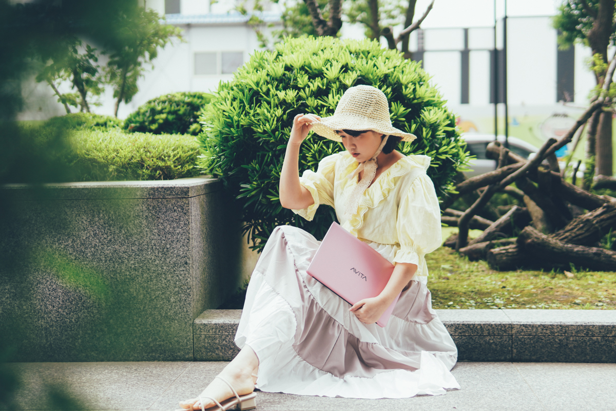 14 種配色任你選的 AVITA LIBER V 筆記型電腦開箱，想帶出門與眾不同就買它