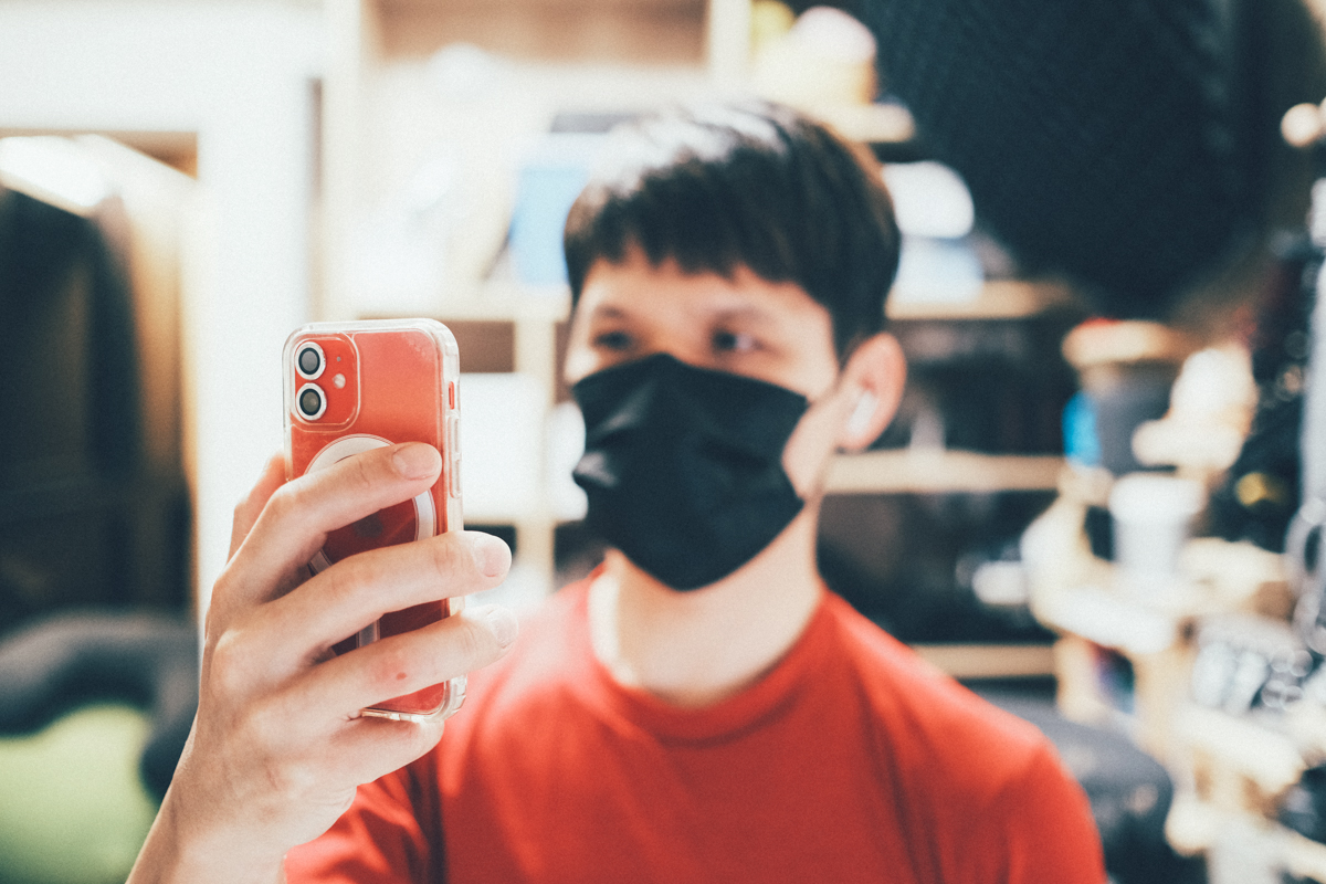 現在戴口罩也能搭配 APPLE Watch 用 Face ID 解鎖 iPhone